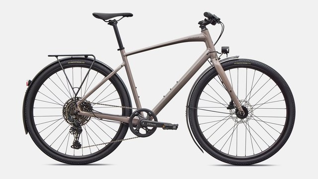 Specialized Sirrus X 3.0 EQ in Gloss Desert Metallic with rack, fenders and lights