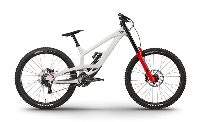 YT Industries Tues 27 Core 1 in Trooper White, official side view