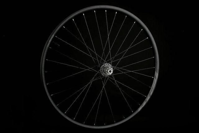 Hope Technology Hope RX24 Pro 5 700C Front Standard Wheel. Manufacturer reference photo; color and size may vary.