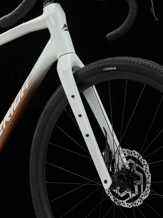 Merida SILEX II CF2, 2027: manufacturer installed fork detail; steerer is not visible.