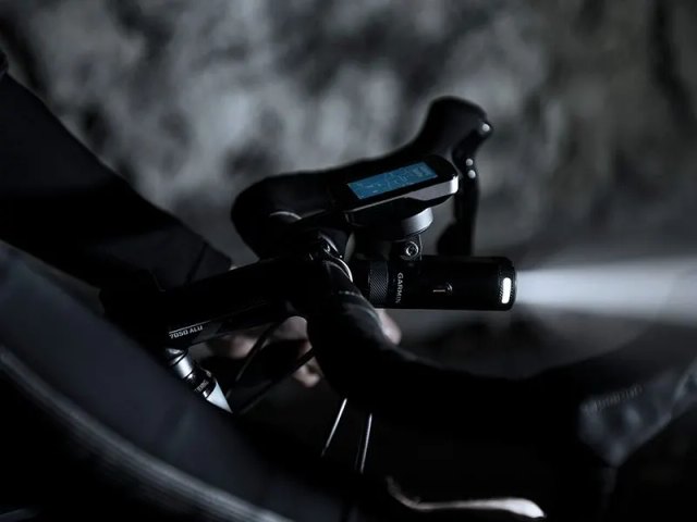 Garmin Varia UT800 Smart Headlight. Manufacturer reference photo; color and size may vary.