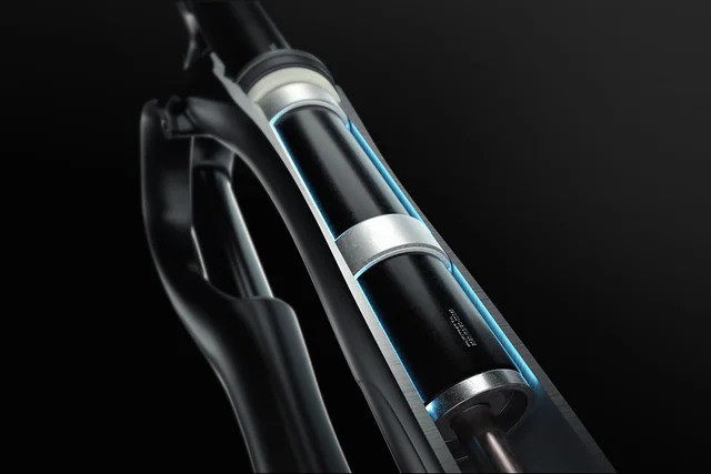 Giant Crest 34 RRL fork, 100 mm: manufacturer bushing and stanchion cutaway. Technical illustration; complete fork, travel and remote controls are not shown.