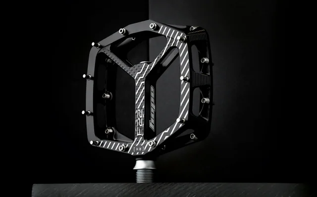 Hope Technology Hope F22 Flat Pedal. Manufacturer reference photo; color and size may vary.