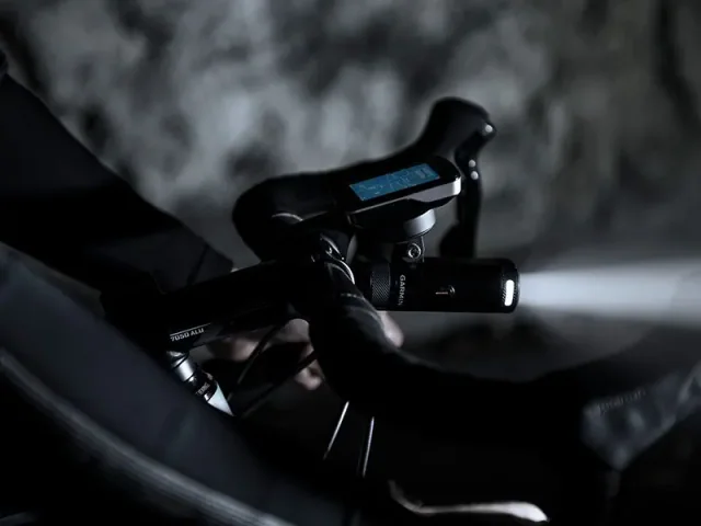 Garmin Varia UT800 Smart Headlight. Manufacturer reference photo; color and size may vary.