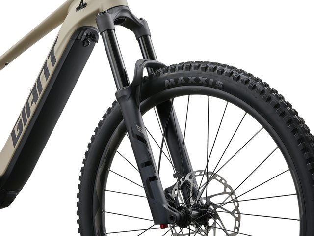 Giant STL 36 Air, 150mm travel, manufacturer fork stl36 stanchions legs and axle detail